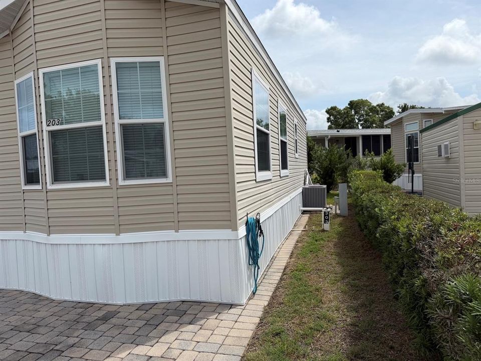 For Sale: $159,900 (1 beds, 1 baths, 481 Square Feet)