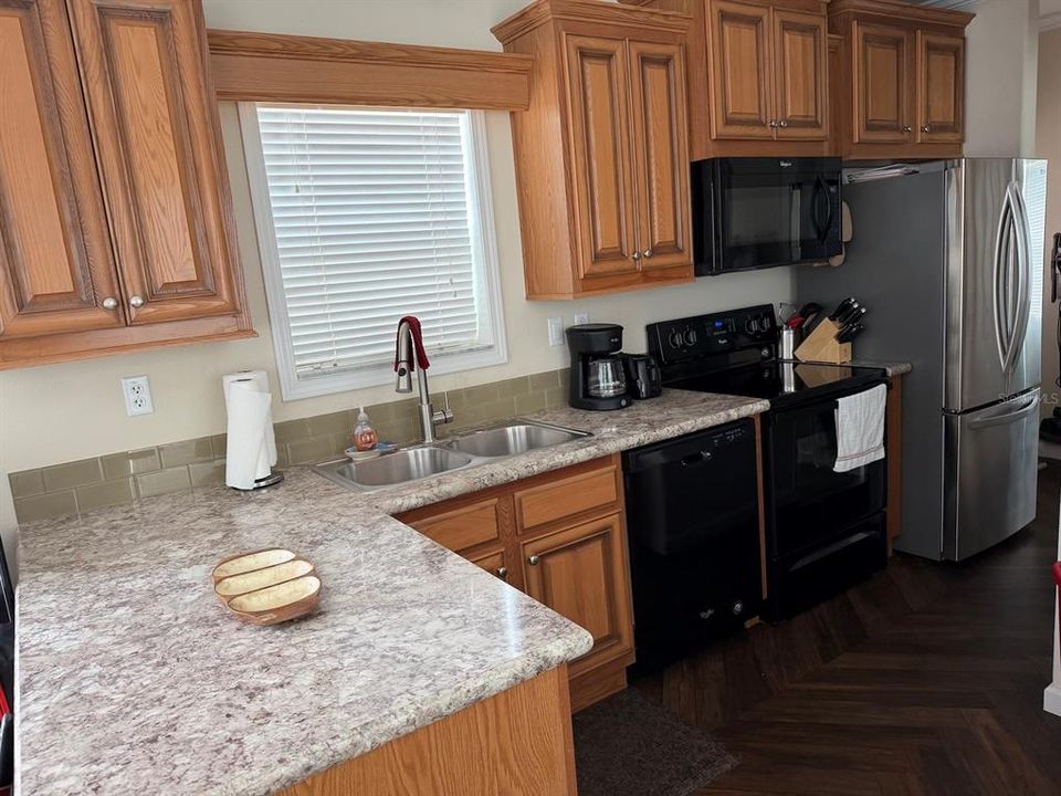 For Sale: $159,900 (1 beds, 1 baths, 481 Square Feet)