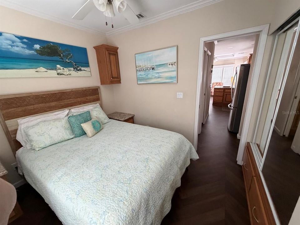 For Sale: $159,900 (1 beds, 1 baths, 481 Square Feet)
