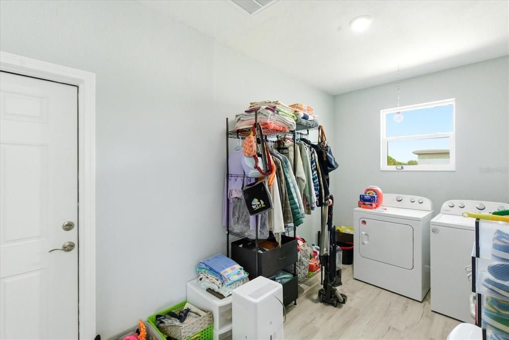 En Venta: $599,000 (4 camas, 4 baños, 1890 Pies cuadrados)