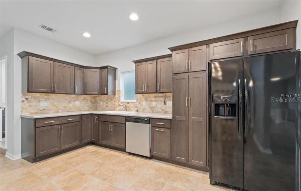 В аренду: $2,200 (2 спален, 2 ванн, 1703 Квадратных фут)