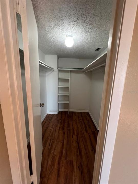For Rent: $1,350 (1 beds, 1 baths, 607 Square Feet)