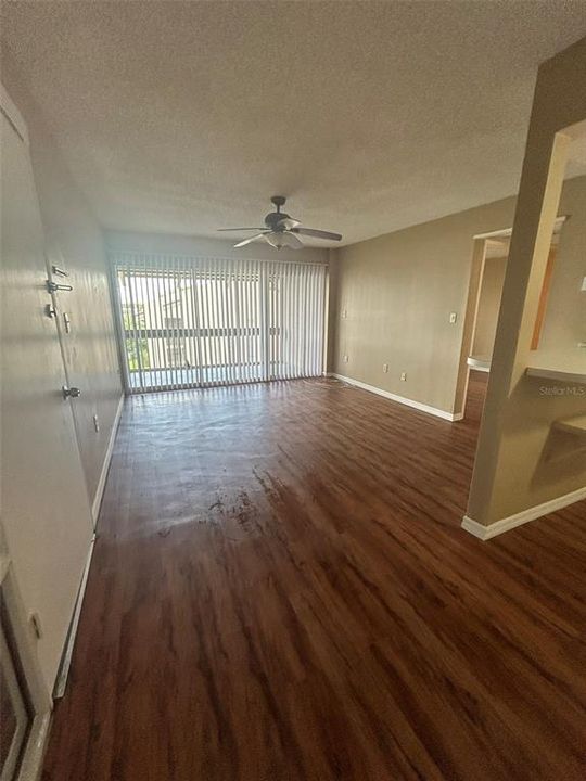 For Rent: $1,350 (1 beds, 1 baths, 607 Square Feet)