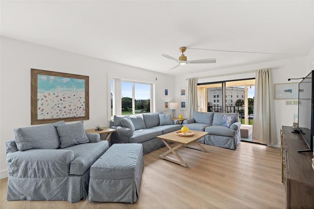 For Sale: $324,900 (2 beds, 2 baths, 1280 Square Feet)