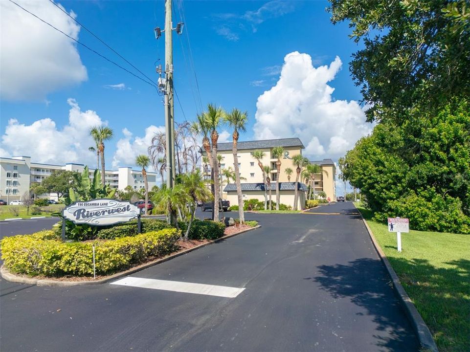 For Sale: $324,900 (2 beds, 2 baths, 1280 Square Feet)