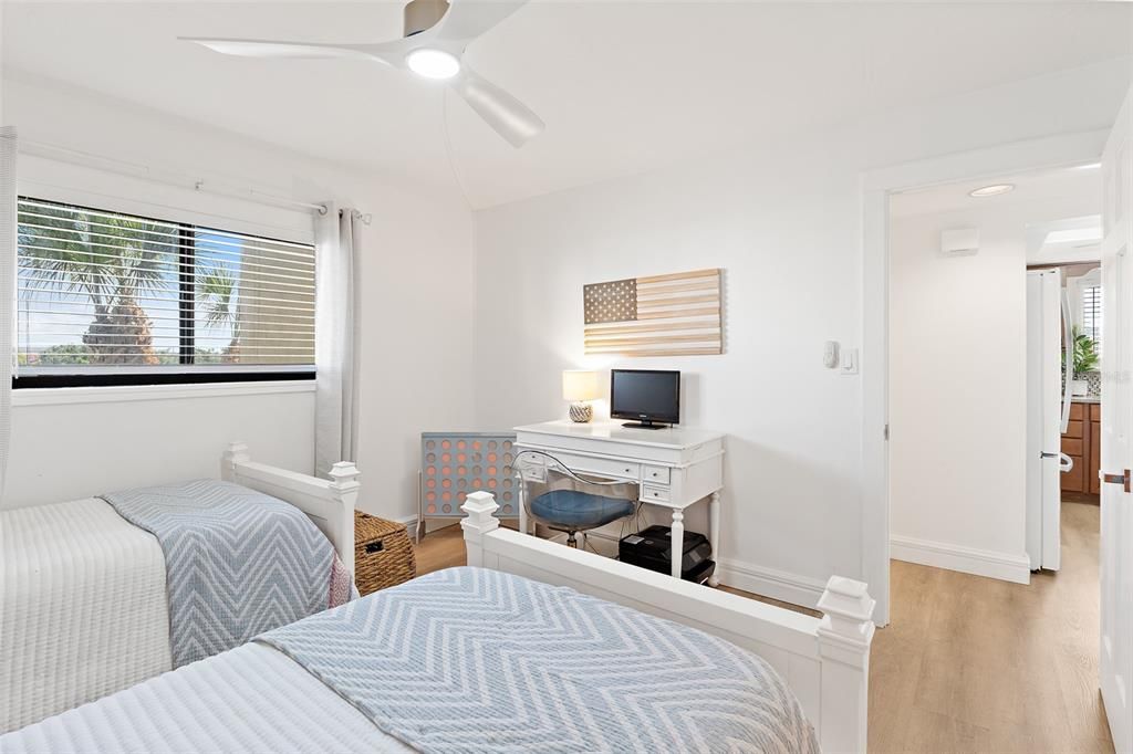 For Sale: $324,900 (2 beds, 2 baths, 1280 Square Feet)