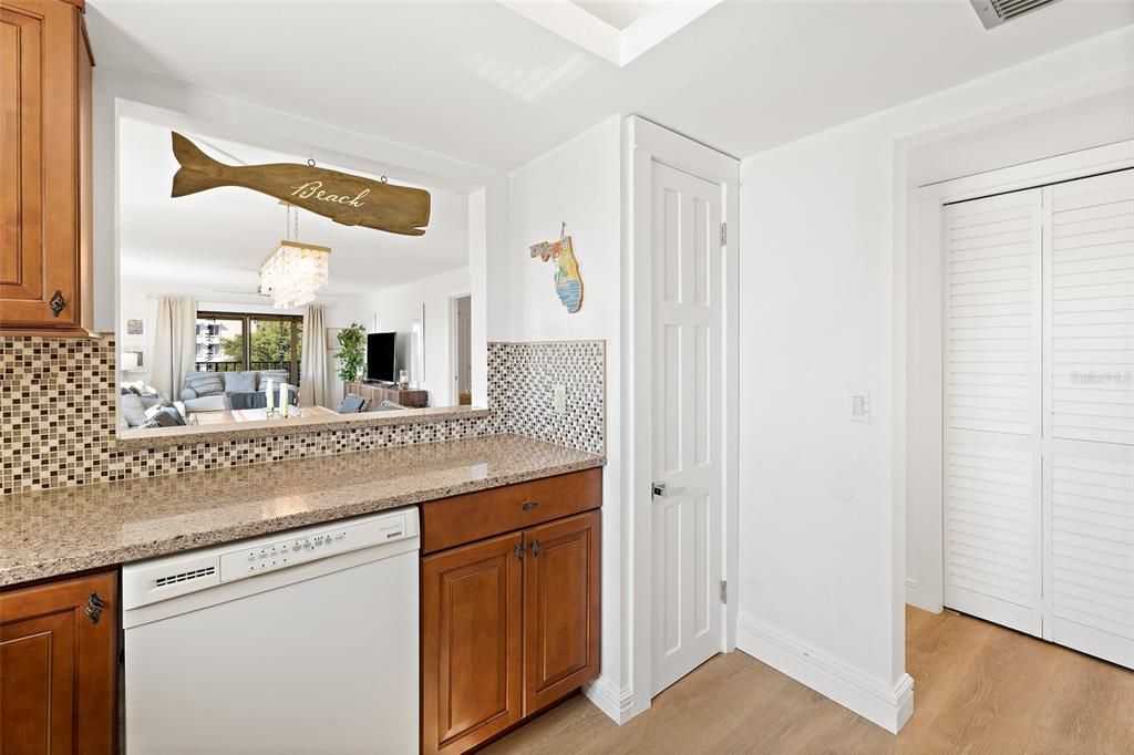 For Sale: $324,900 (2 beds, 2 baths, 1280 Square Feet)