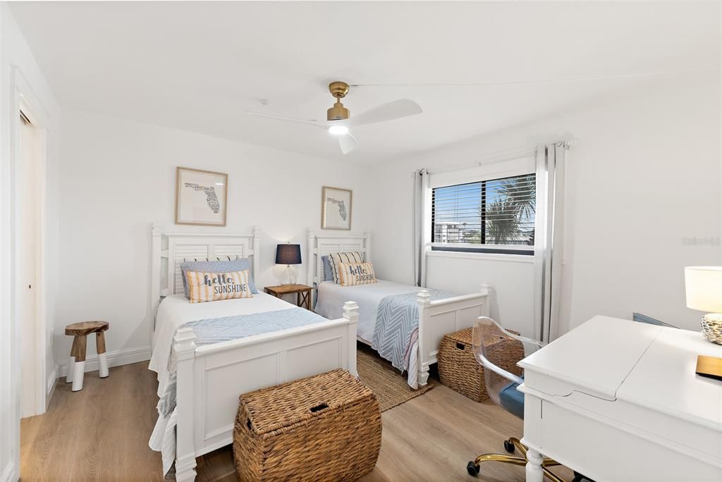 For Sale: $324,900 (2 beds, 2 baths, 1280 Square Feet)