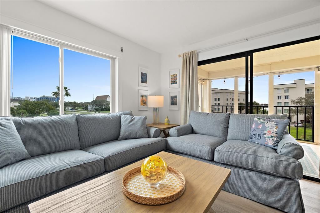 For Sale: $324,900 (2 beds, 2 baths, 1280 Square Feet)
