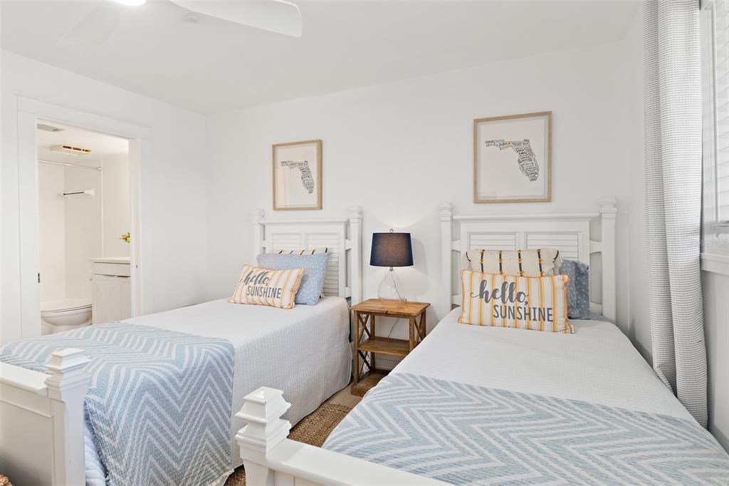 For Sale: $324,900 (2 beds, 2 baths, 1280 Square Feet)
