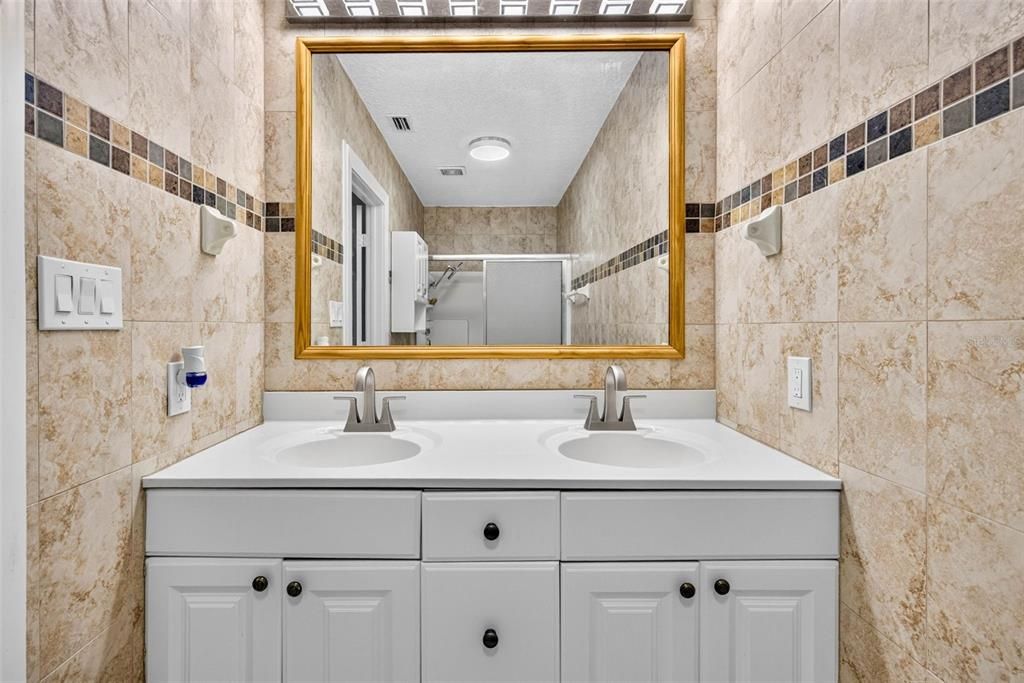 For Sale: $374,900 (3 beds, 2 baths, 1716 Square Feet)