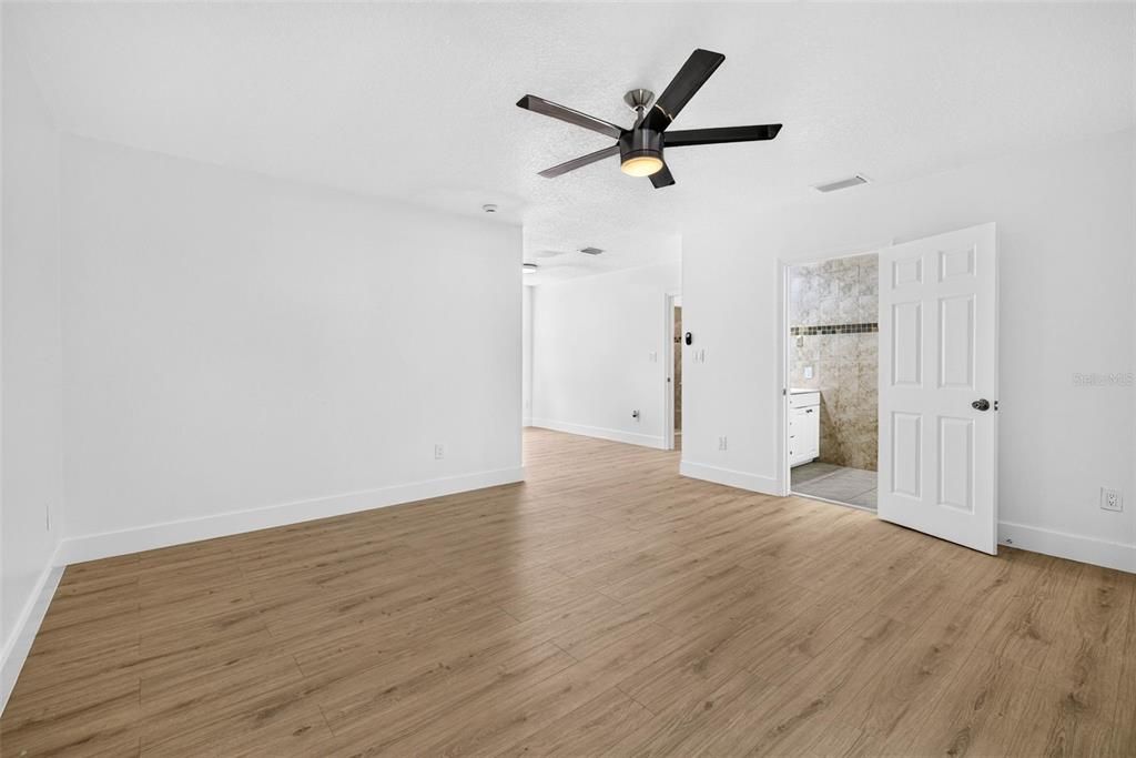 For Sale: $374,900 (3 beds, 2 baths, 1716 Square Feet)