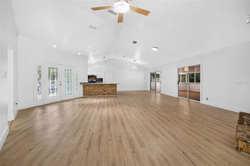 For Sale: $374,900 (3 beds, 2 baths, 1716 Square Feet)