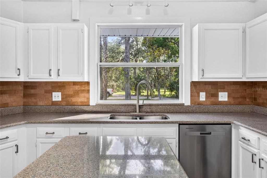 For Sale: $374,900 (3 beds, 2 baths, 1716 Square Feet)