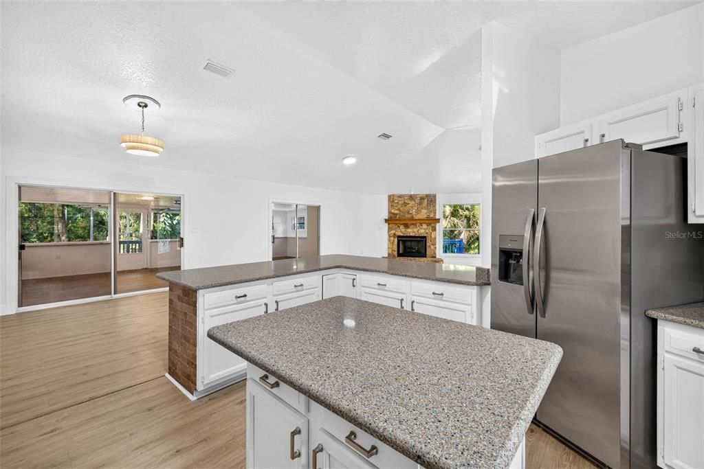 For Sale: $374,900 (3 beds, 2 baths, 1716 Square Feet)