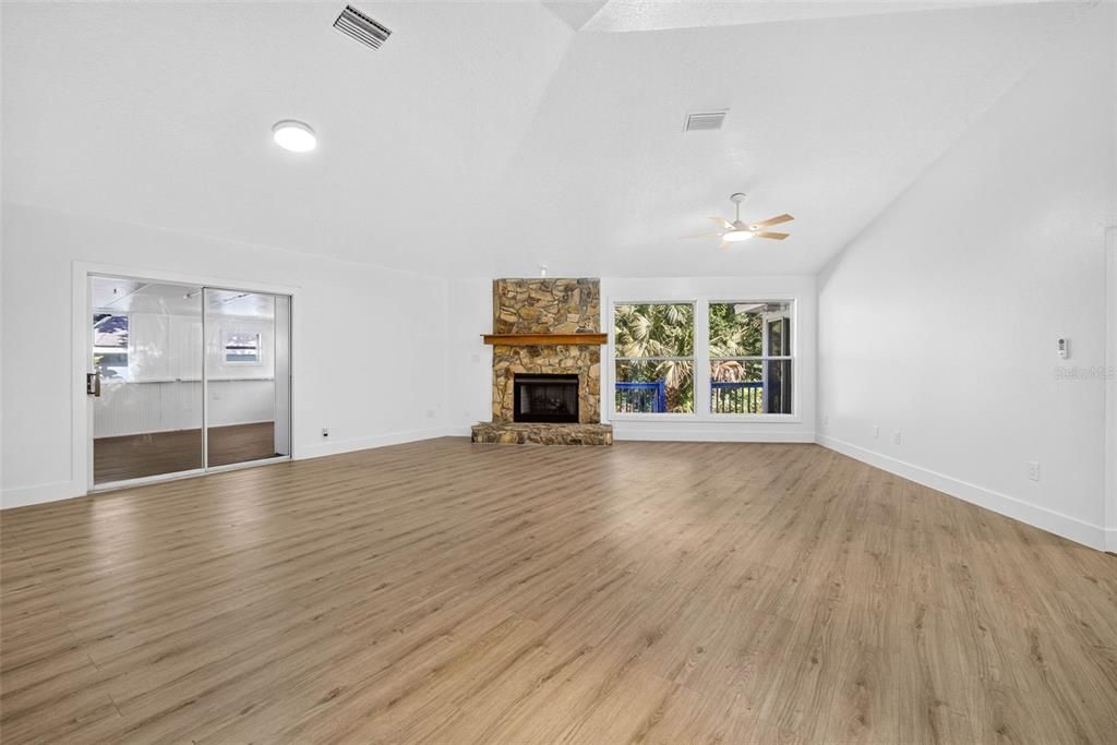 For Sale: $374,900 (3 beds, 2 baths, 1716 Square Feet)
