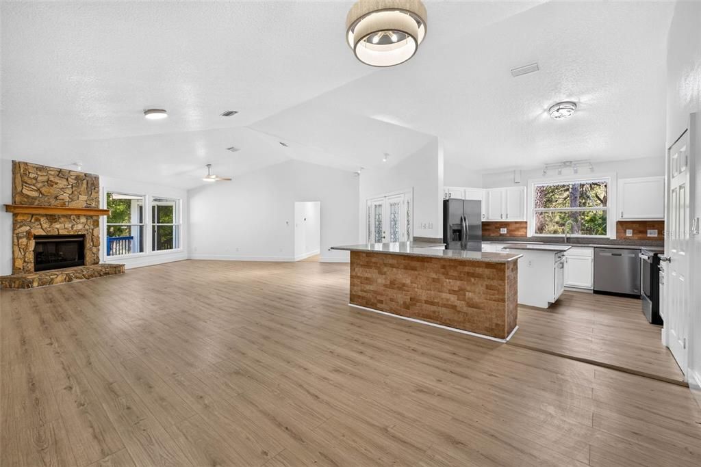 For Sale: $374,900 (3 beds, 2 baths, 1716 Square Feet)