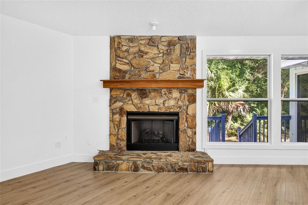 For Sale: $374,900 (3 beds, 2 baths, 1716 Square Feet)