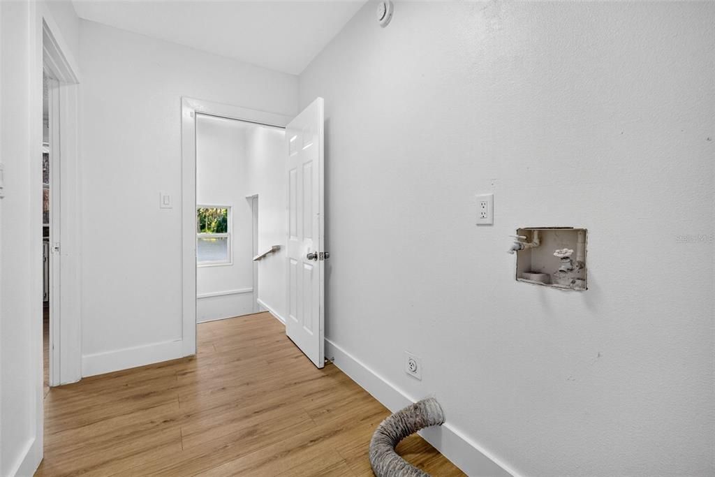 For Sale: $374,900 (3 beds, 2 baths, 1716 Square Feet)