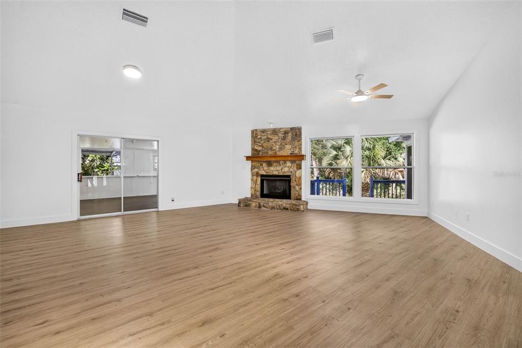 For Sale: $374,900 (3 beds, 2 baths, 1716 Square Feet)