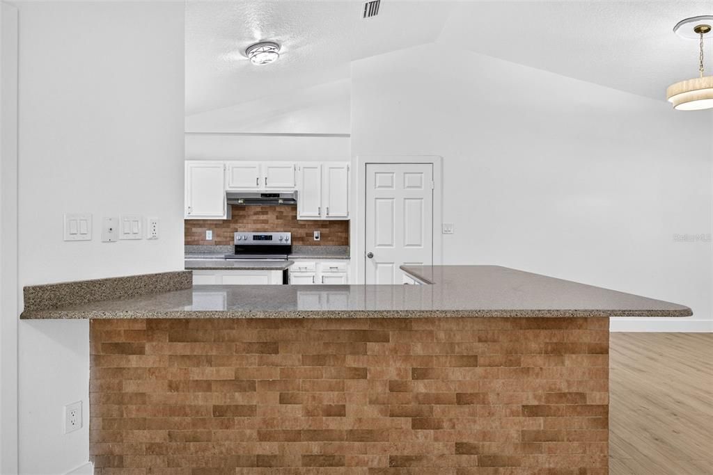 For Sale: $374,900 (3 beds, 2 baths, 1716 Square Feet)