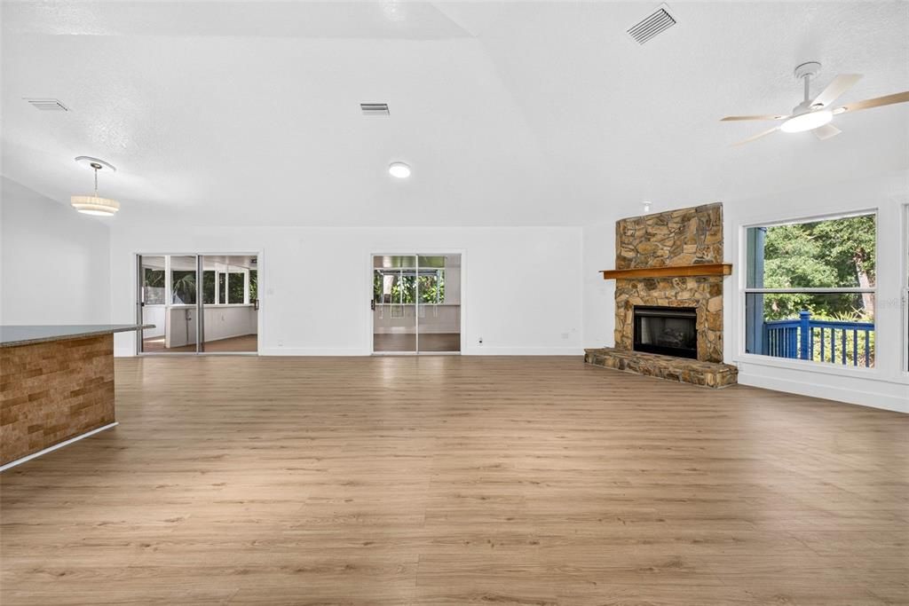For Sale: $374,900 (3 beds, 2 baths, 1716 Square Feet)