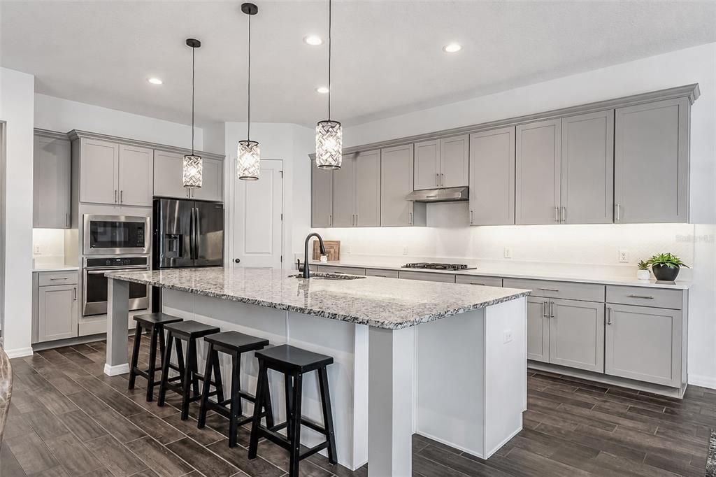 For Sale: $1,725,000 (6 beds, 4 baths, 4173 Square Feet)