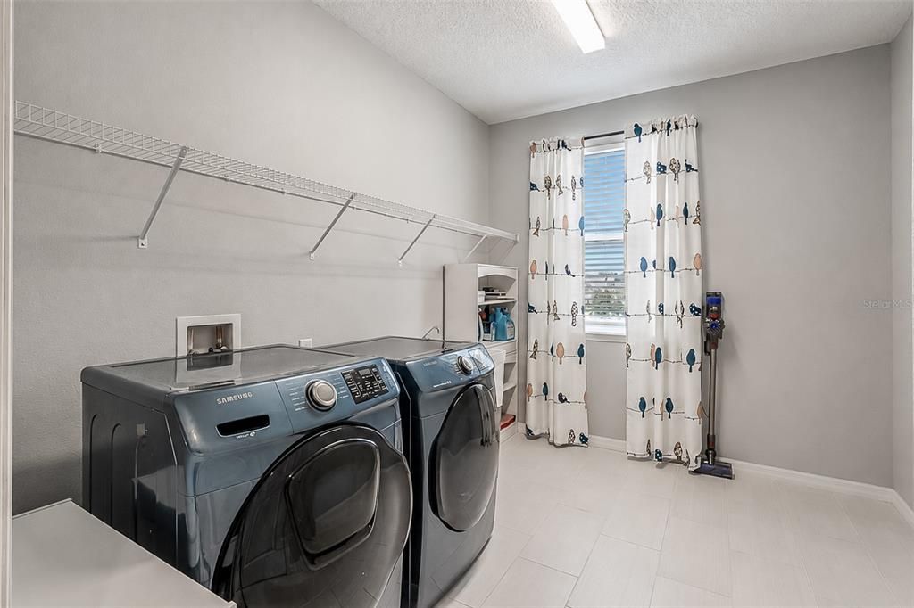 For Sale: $1,725,000 (6 beds, 4 baths, 4173 Square Feet)