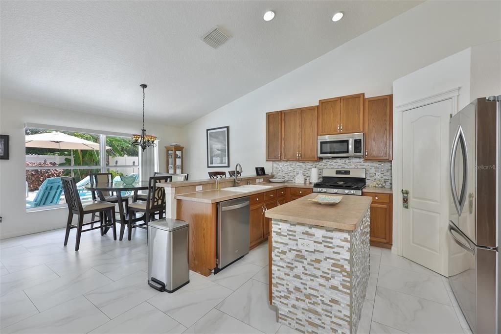 For Sale: $515,000 (4 beds, 2 baths, 2165 Square Feet)