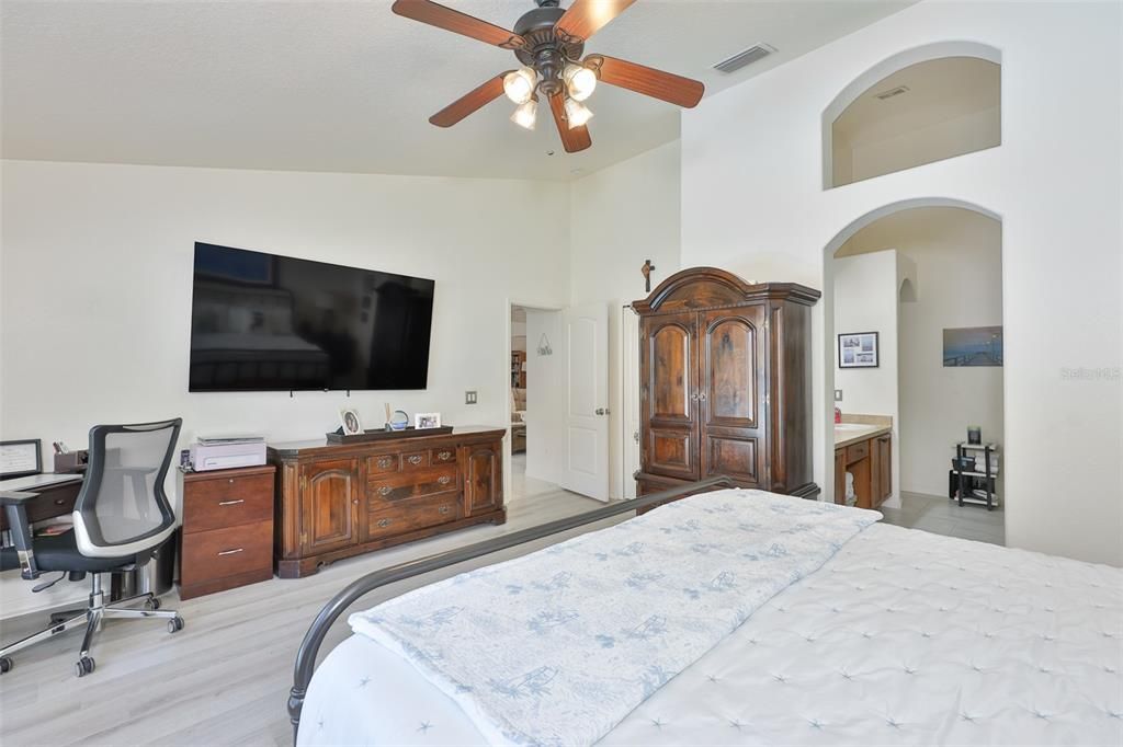 For Sale: $515,000 (4 beds, 2 baths, 2165 Square Feet)
