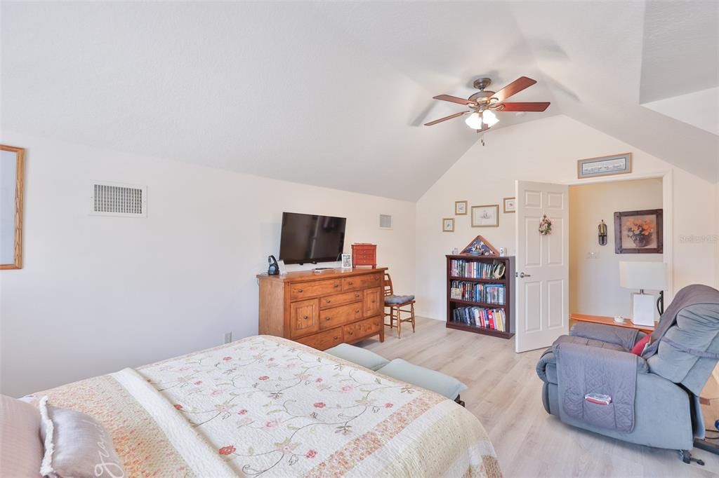 For Sale: $515,000 (4 beds, 2 baths, 2165 Square Feet)