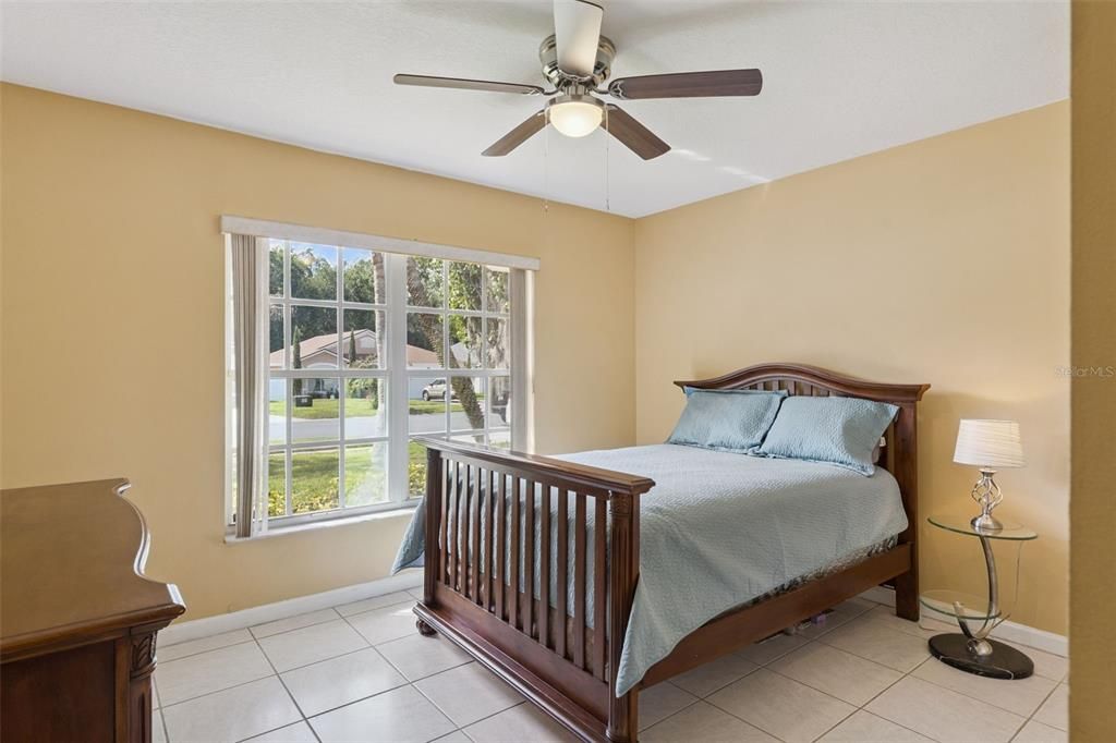 Activo con contrato: $359,000 (3 camas, 2 baños, 1498 Pies cuadrados)