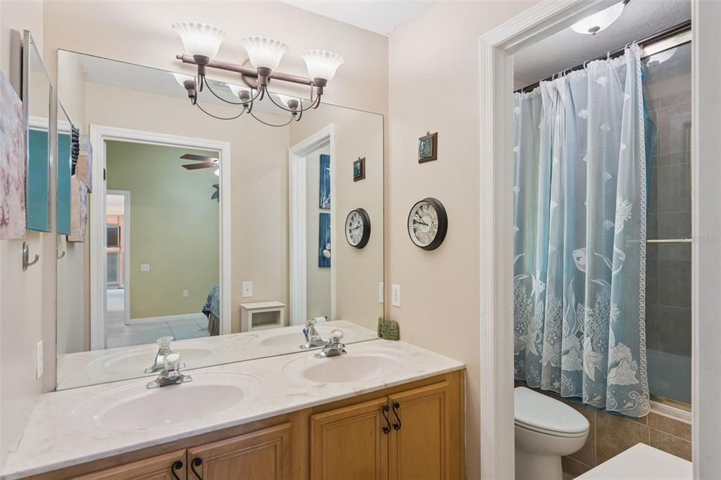 Activo con contrato: $359,000 (3 camas, 2 baños, 1498 Pies cuadrados)