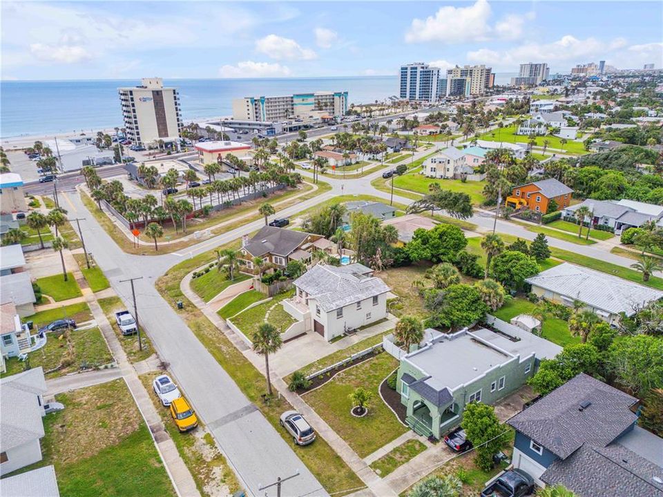 For Sale: $315,000 (2 beds, 2 baths, 1193 Square Feet)