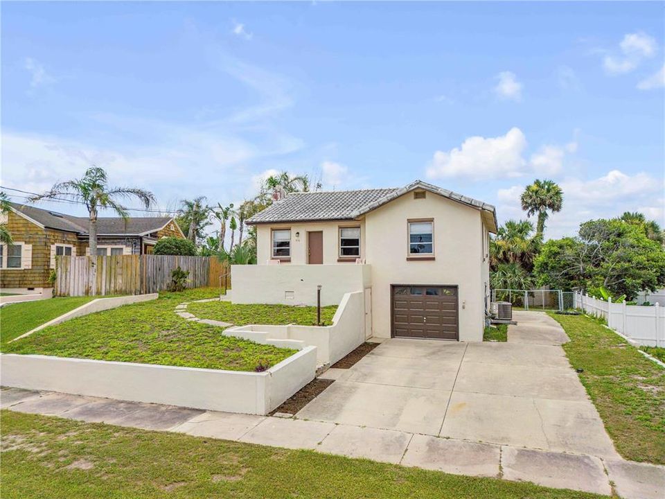 For Sale: $315,000 (2 beds, 2 baths, 1193 Square Feet)