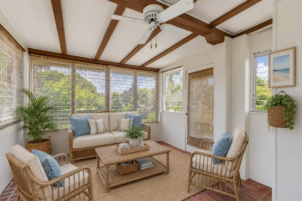 For Sale: $315,000 (2 beds, 2 baths, 1193 Square Feet)