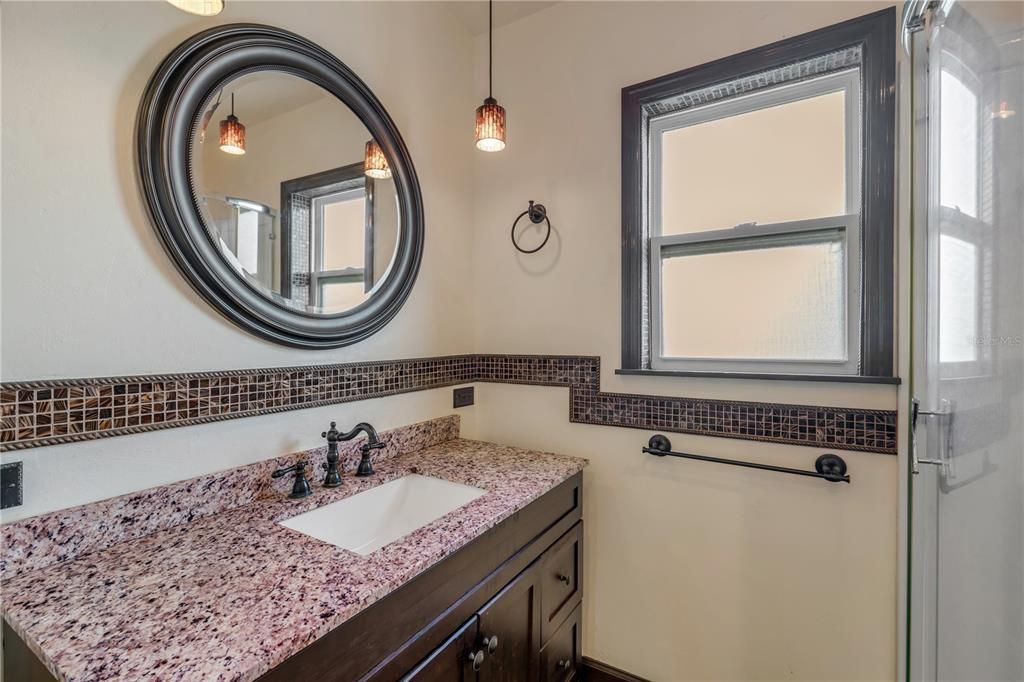For Sale: $315,000 (2 beds, 2 baths, 1193 Square Feet)
