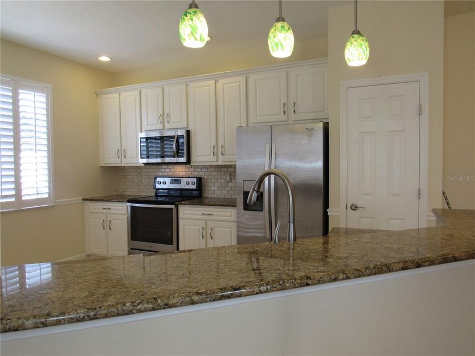 Active With Contract: $2,595 (3 beds, 2 baths, 1657 Square Feet)