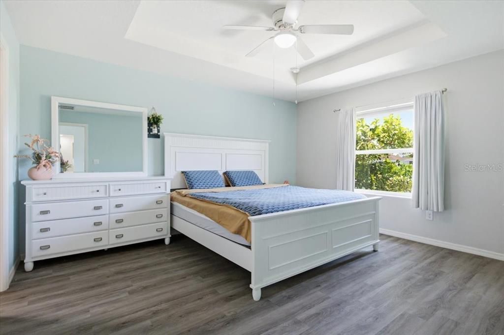 For Sale: $359,000 (3 beds, 2 baths, 1535 Square Feet)