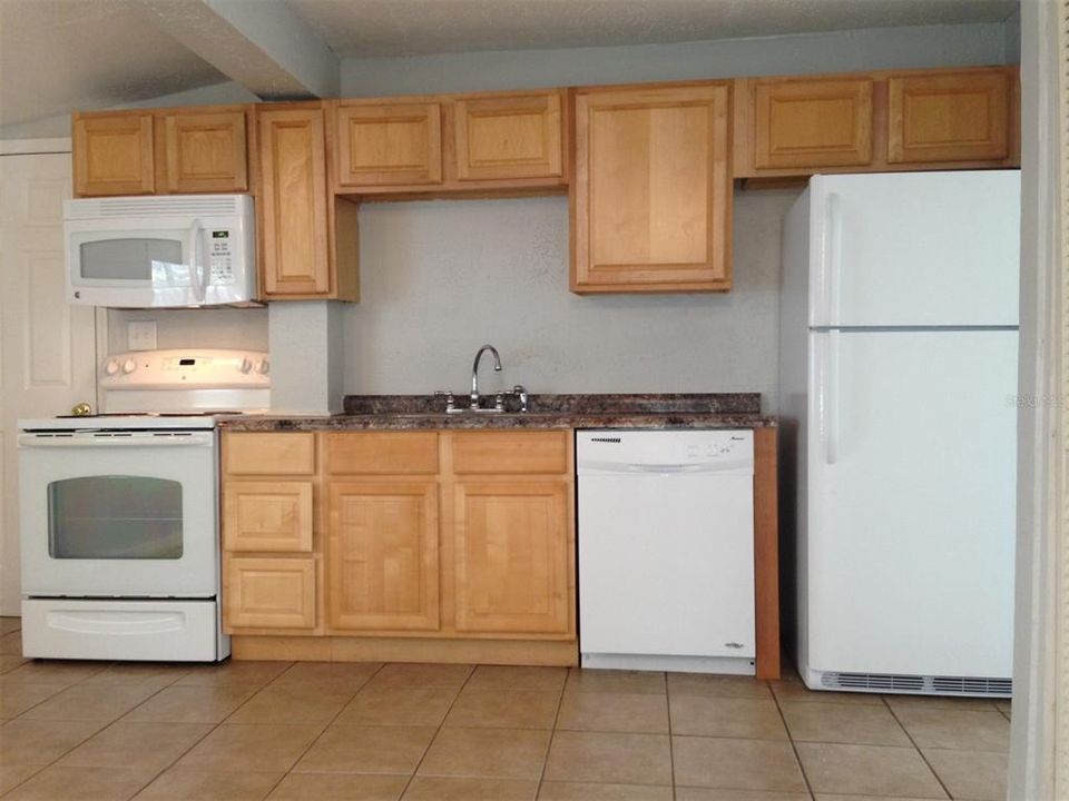 В аренду: $1,600 (2 спален, 1 ванн, 790 Квадратных фут)