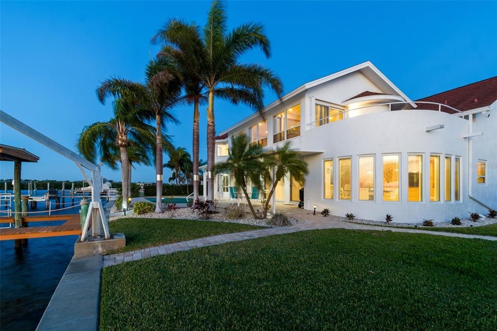 En Venta: $2,599,999 (4 camas, 4 baños, 3526 Pies cuadrados)
