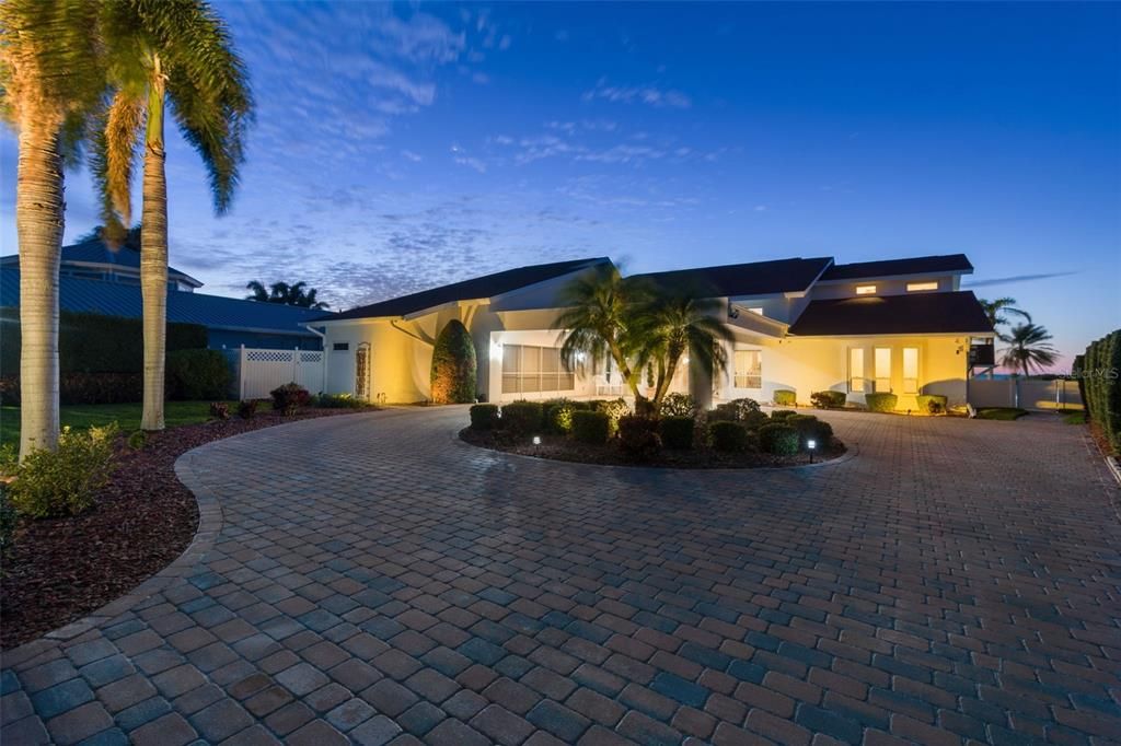 En Venta: $2,599,999 (4 camas, 4 baños, 3526 Pies cuadrados)