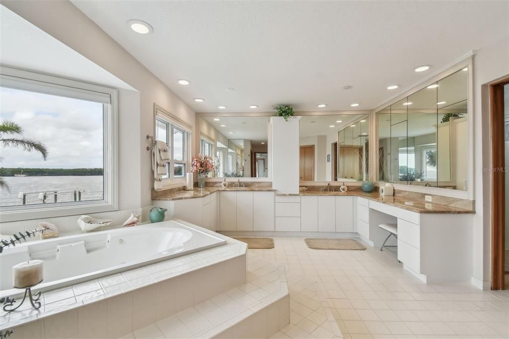 En Venta: $2,599,999 (4 camas, 4 baños, 3526 Pies cuadrados)