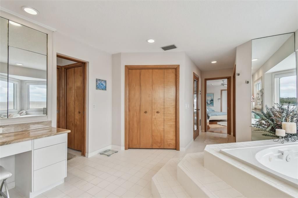 En Venta: $2,599,999 (4 camas, 4 baños, 3526 Pies cuadrados)