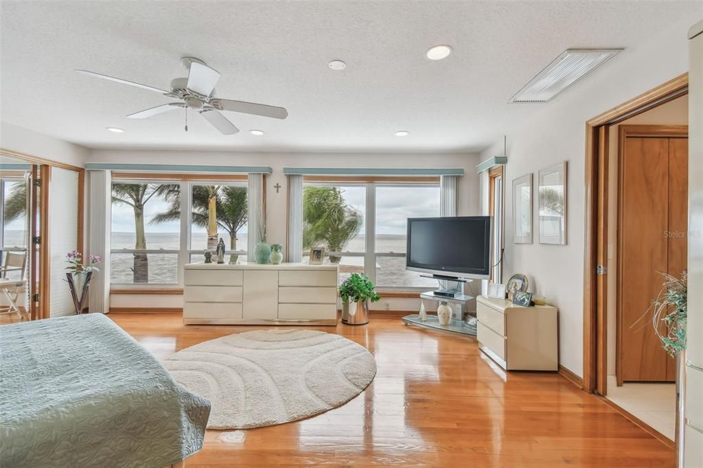 En Venta: $2,599,999 (4 camas, 4 baños, 3526 Pies cuadrados)