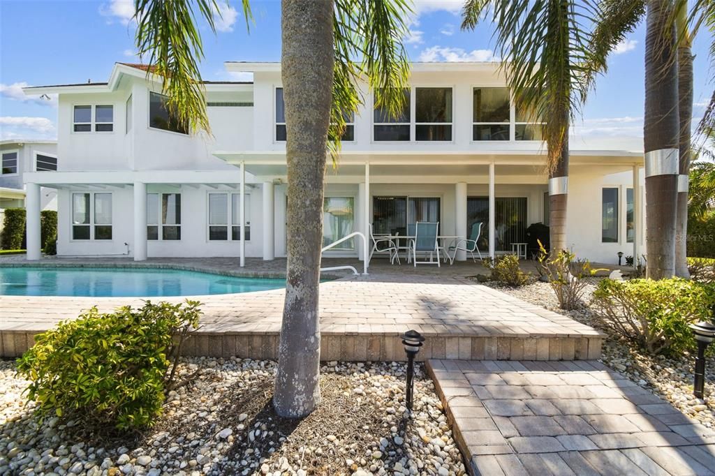En Venta: $2,599,999 (4 camas, 4 baños, 3526 Pies cuadrados)