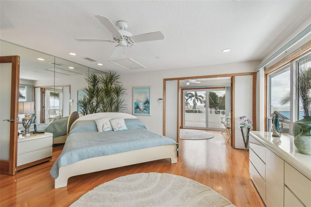 En Venta: $2,599,999 (4 camas, 4 baños, 3526 Pies cuadrados)