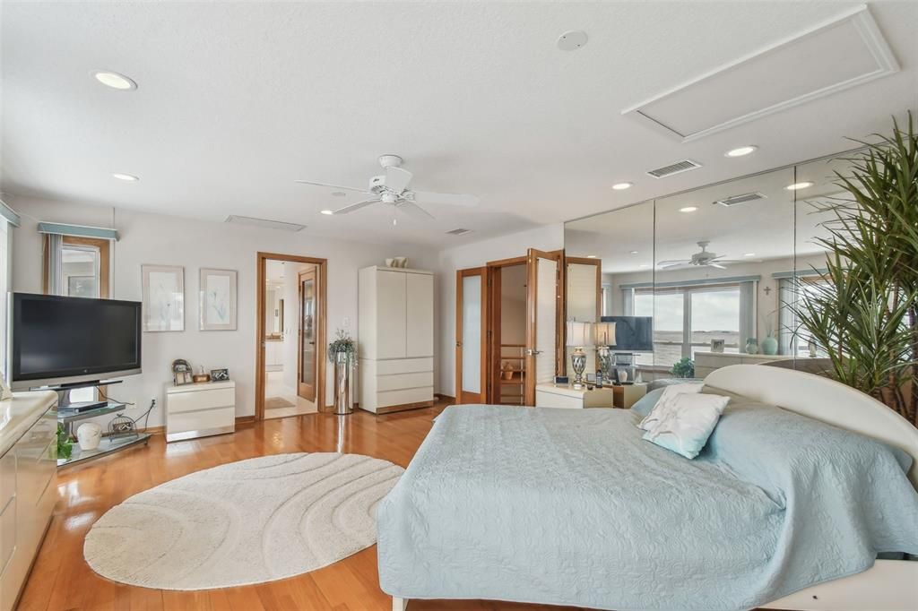 En Venta: $2,599,999 (4 camas, 4 baños, 3526 Pies cuadrados)