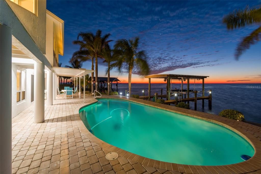 En Venta: $2,599,999 (4 camas, 4 baños, 3526 Pies cuadrados)