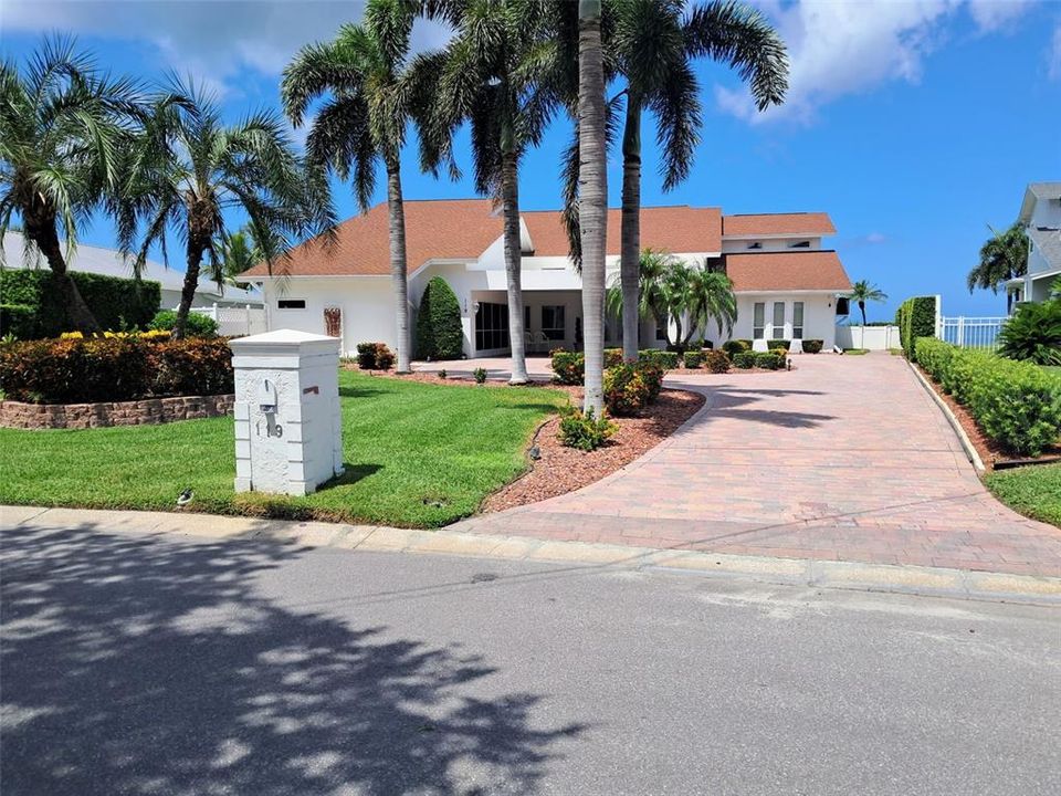 En Venta: $2,599,999 (4 camas, 4 baños, 3526 Pies cuadrados)